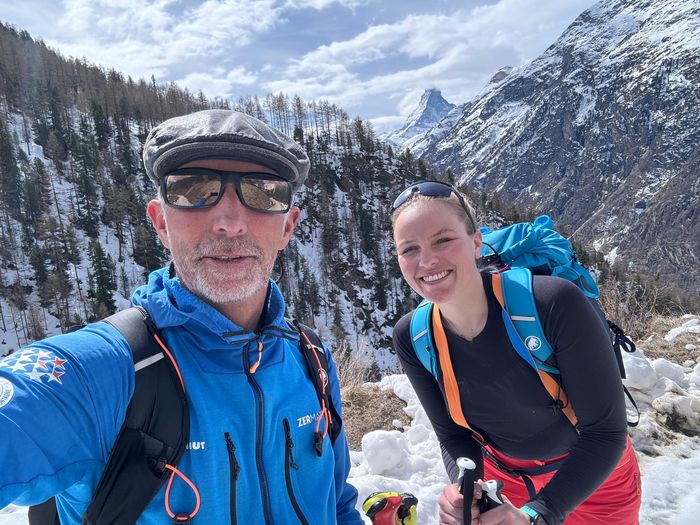 Randonnée hivernale en montagne, en duo