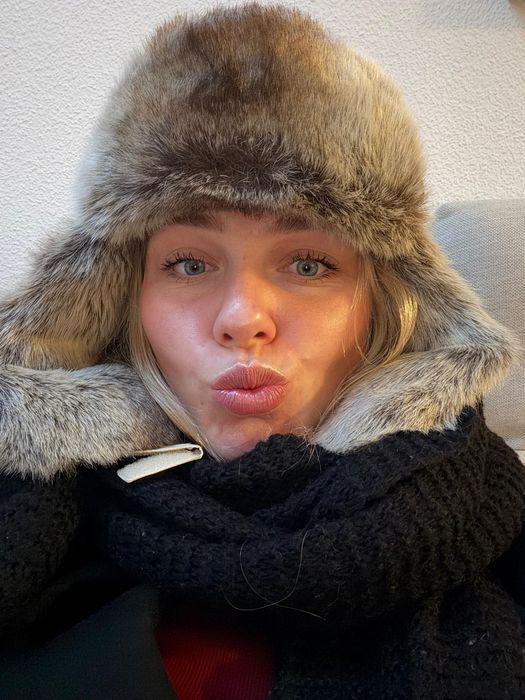 Portrait d'hiver, toque de fourrure
